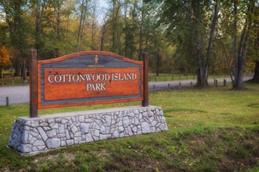 cottonwood island park sign